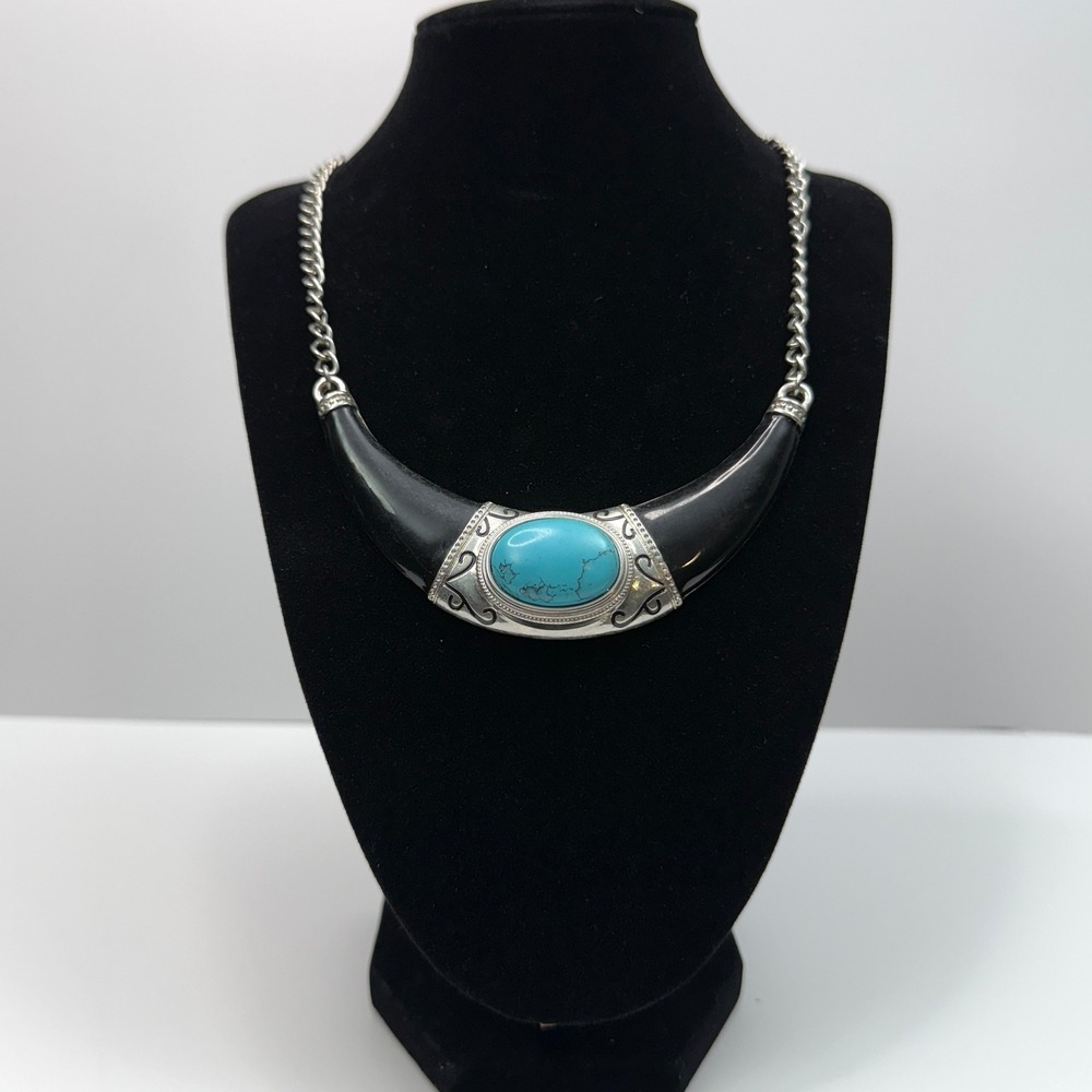 Necklace Black Crescent Turquoise Cold Stone Silver Tone Chain Jewelry 8.5 in L